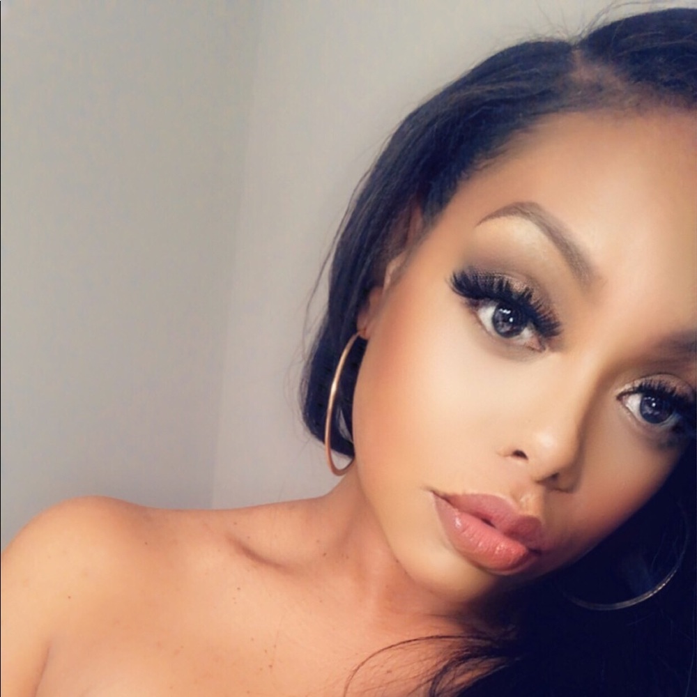 Meet your Posher, Alexis